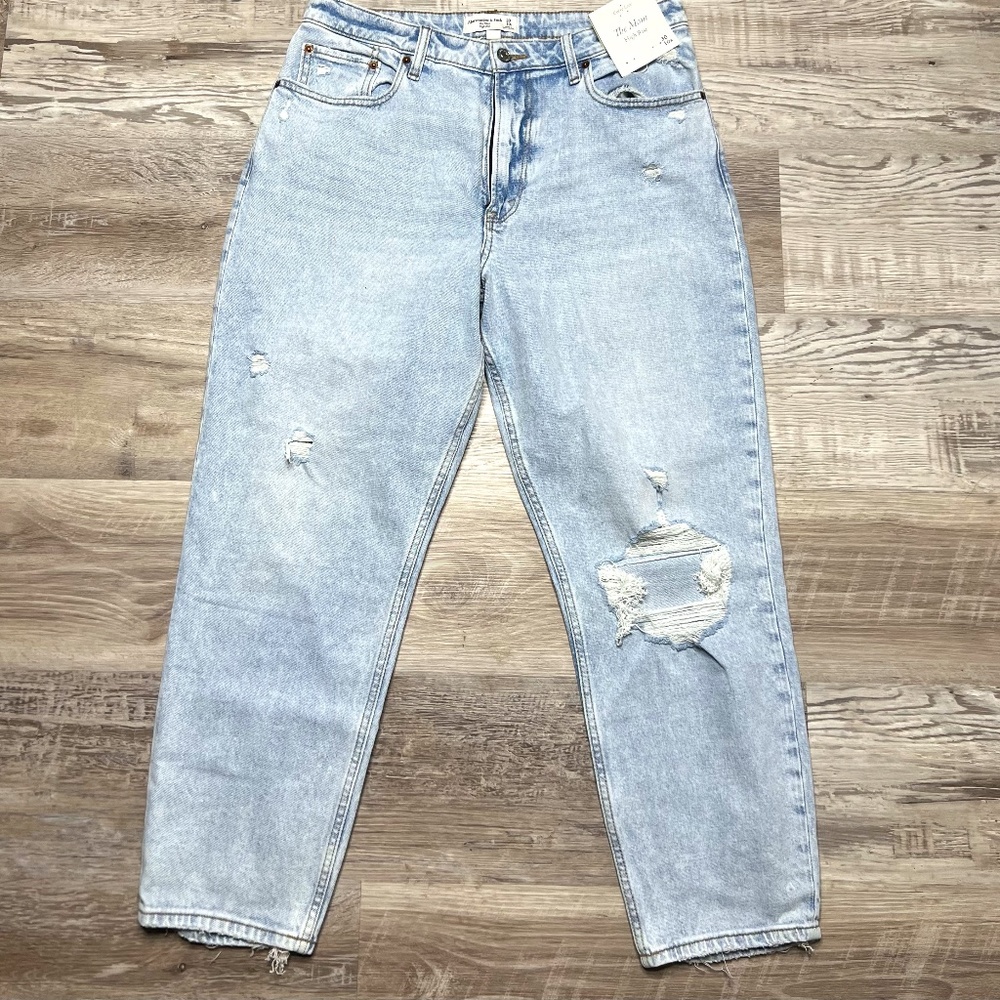 Abercrombie & Fitch | Curve Love High Rise Mom Jean Size 30 10R | New w/tags